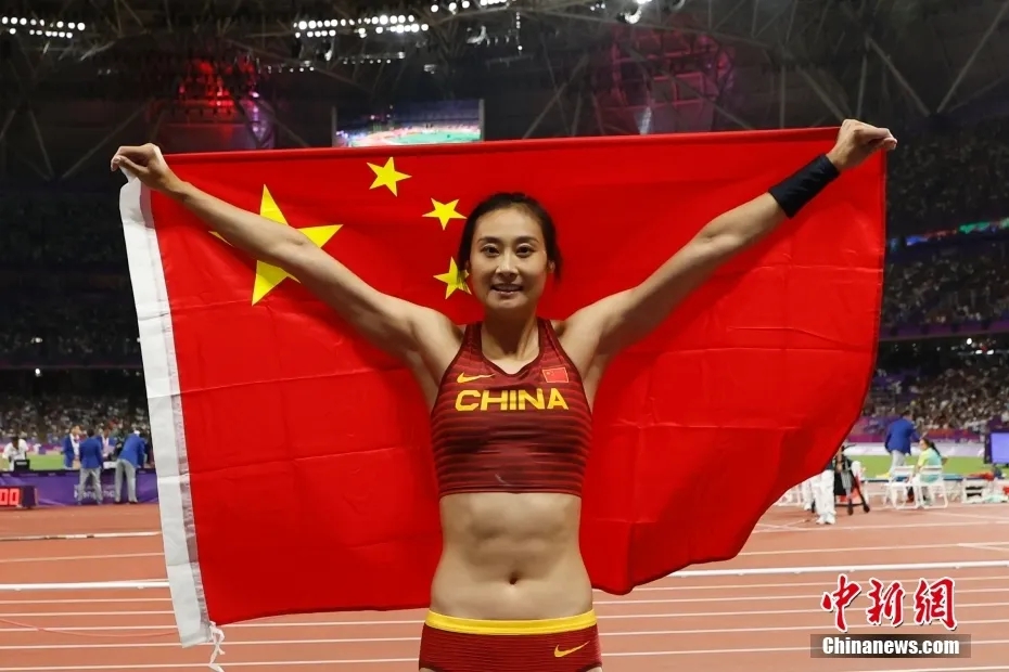 2024奥运赛场上的荆棘与光芒：伤病、亲情与突破