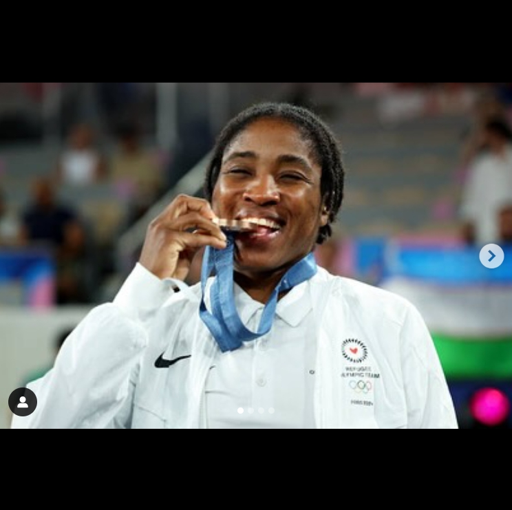 2024奥运赛场上的荆棘与光芒：伤病、亲情与突破