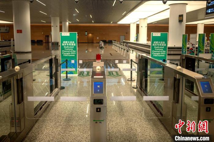 巴西代表团历经23小时抵达成都 大运会通关保障