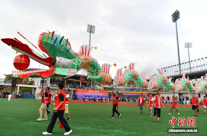 海峡两岸青少年棒球赛连城开赛 两岸球队共襄体