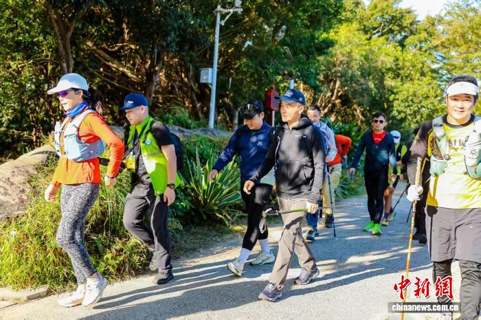 深圳十峰勇士人车接力赛圆满收官 东林苑火箭队