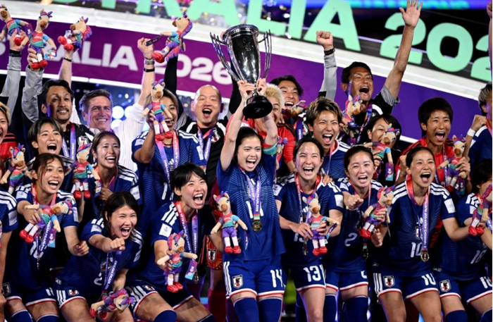 日本女足亚洲杯夺冠后主帅意外离任引热议