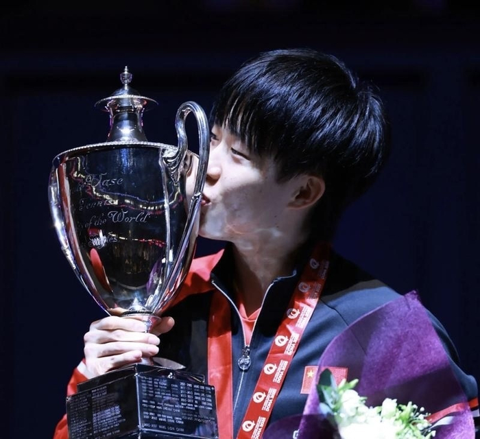 王楚钦回顾世乒赛夺冠后难忘时刻：亚锦赛逆转