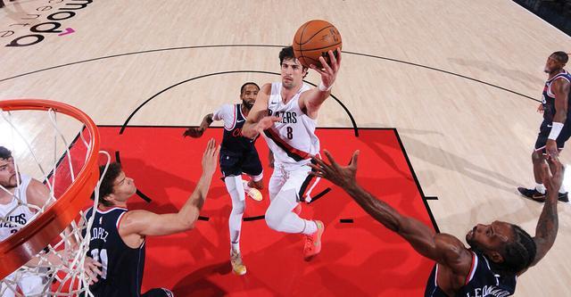 开拓者末节发力逆转快船 排名升至西部第八