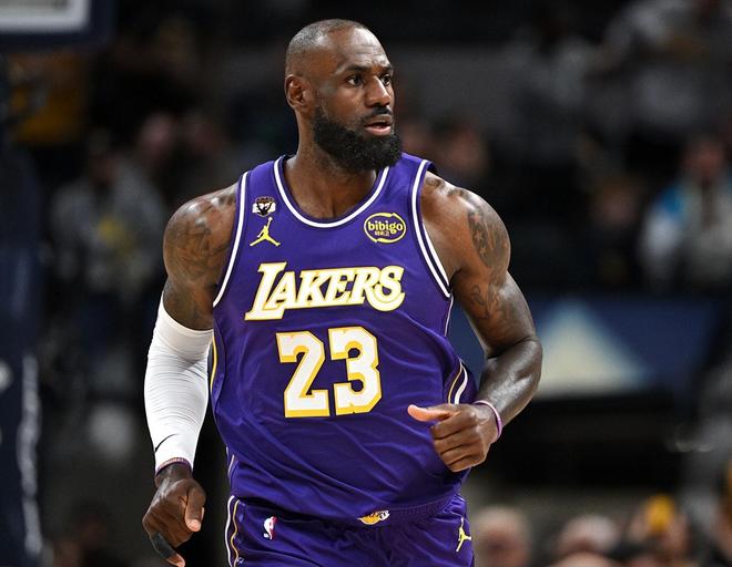 杜兰特砍29分难救76人 詹姆斯单核爆砍26+11助当选